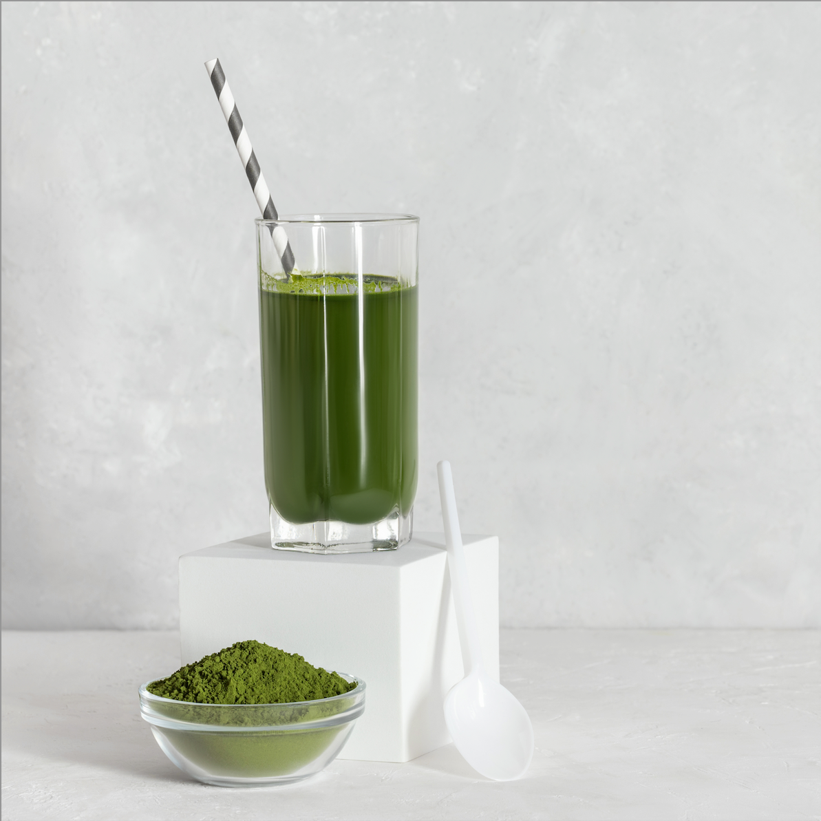 Super Greens Elixir - Greens Powder Drink with Straw - Nood Nutrition